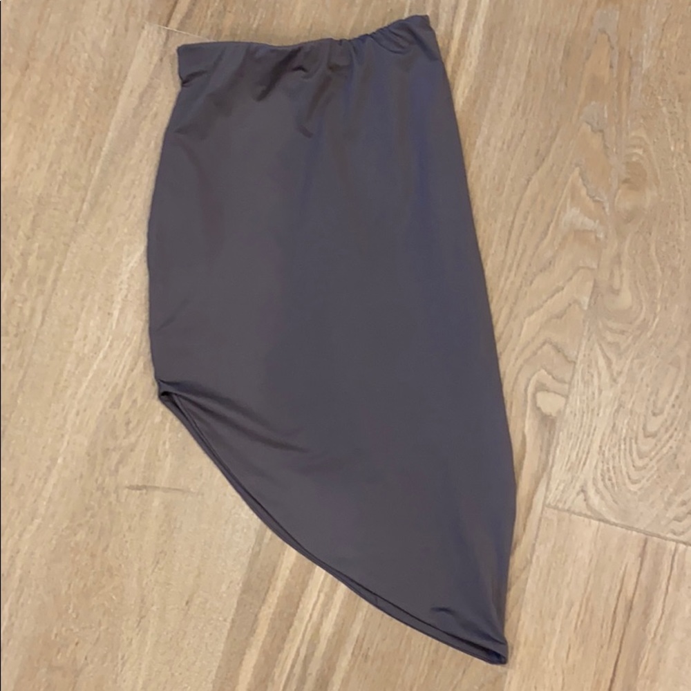 A symmetrical skirt gray size: XS